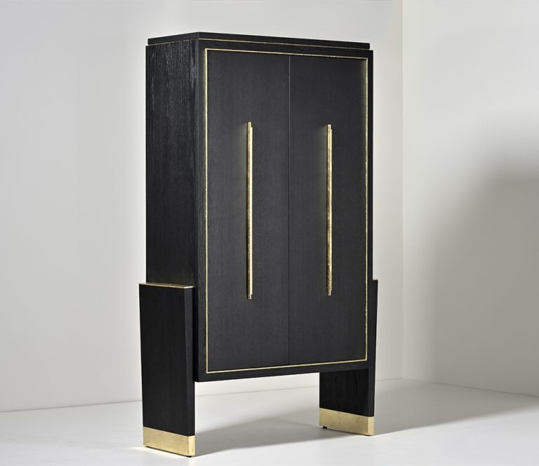 marlowe-cabinet-scene