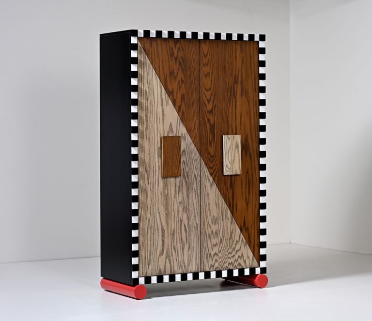 THE DARIUS Armoire