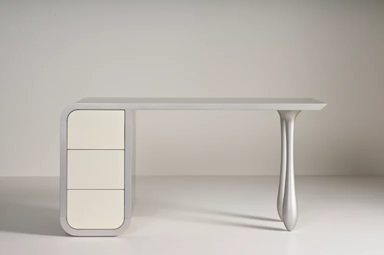 Silvia Desk R