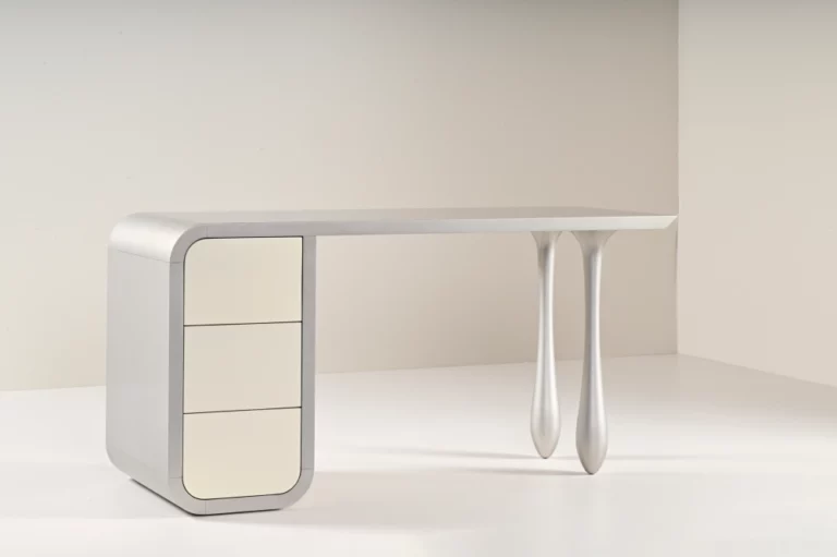 Silvia Desk R